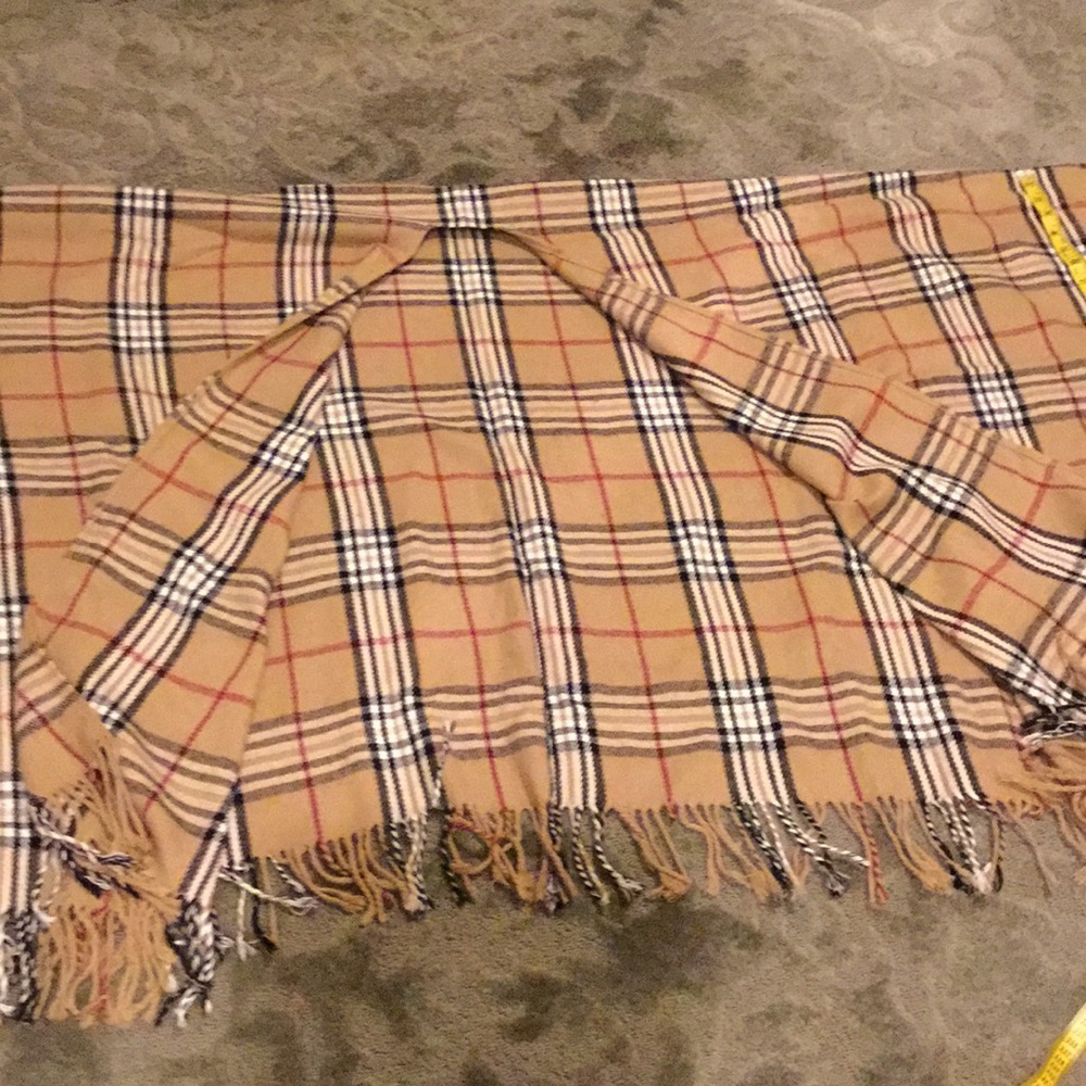 Poncho - Picture 6 of 7